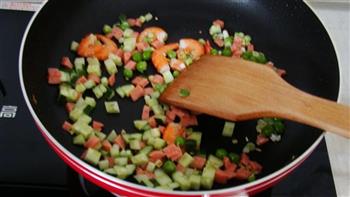 鲜虾火腿豌豆蛋炒饭的做法图解7