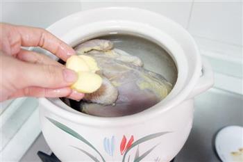 石斛煲鸡汤的做法步骤3