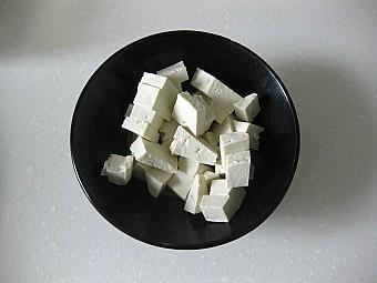 茼蒿豆腐的做法图解1