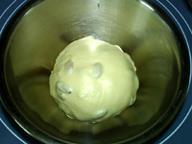 鲜奶葡萄干花环面包的做法图解6