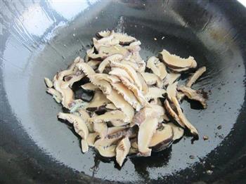 香菇炒腊肉的做法图解8