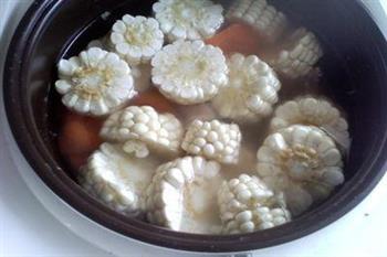 胡萝卜玉米排骨汤的做法步骤6