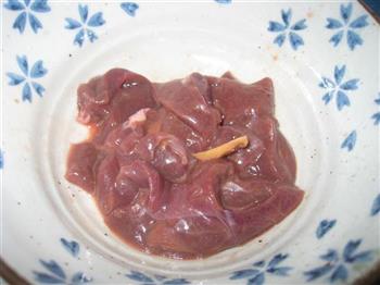 猪肝紫菜蛋花汤的做法图解1