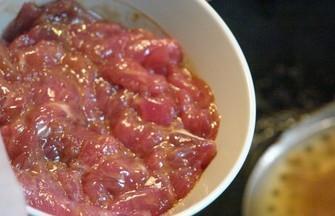 铁板蚝油牛肉的做法步骤6
