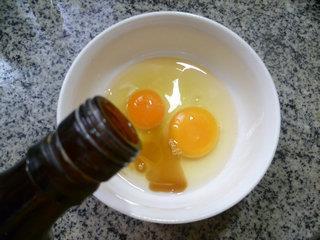 茭白鸡蛋炒西瓜皮的做法步骤3