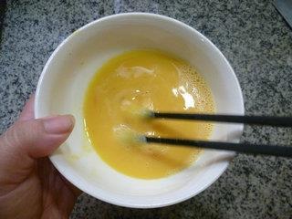 茭白鸡蛋炒西瓜皮的做法步骤4