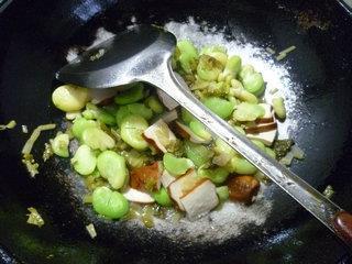 雪菜香干炒蚕豆的做法图解9