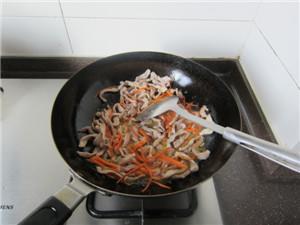 榨菜炒肉丝的做法步骤8