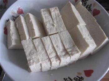 辣白菜焖豆腐的做法图解1