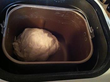 豆渣辫子面包的做法步骤2