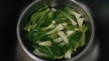 油菜木耳丸子汤的做法步骤3