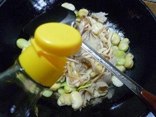 黄花菜面筋炒蚕豆的做法图解9