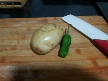 青椒土豆丝的做法图解1