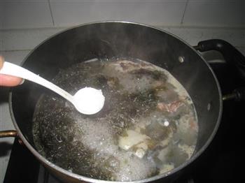 鱼头紫菜蛋花汤的做法步骤6