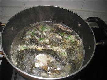 鱼头紫菜蛋花汤的做法步骤7
