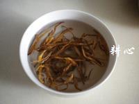 黄花菜腐竹排骨汤的做法步骤2