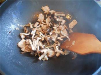 香菇肉片盖饭的做法步骤4