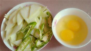 丝瓜炒鸡蛋的做法步骤2