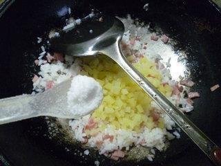 培根土豆炒饭的做法步骤10