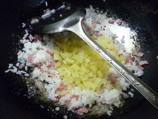 培根土豆炒饭的做法步骤9