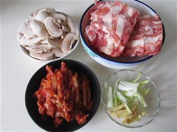 韩式泡菜肥牛锅的做法步骤1
