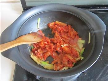 韩式泡菜肥牛锅的做法步骤3