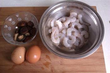 鲜虾鸡蛋卷的做法步骤1
