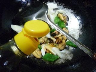 灯椒茭白炒淡菜的做法步骤13