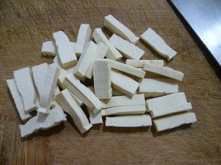 豆腐干炒花生米的做法图解2