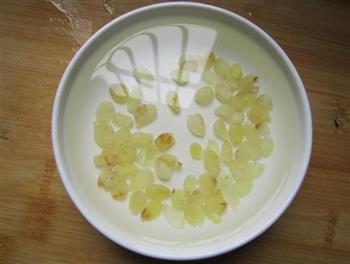 莲子皂角米粥的做法步骤2