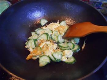 翡翠蛋炒饭的做法步骤3