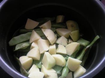 豆角土豆炖鸡块的做法图解15