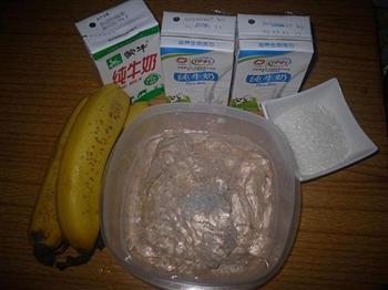 冰凉香蕉牛奶的做法步骤1