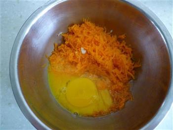 胡萝卜鸡蛋软饼的做法步骤2