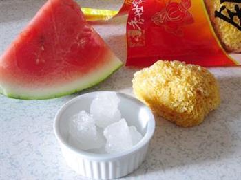 冰糖银耳西瓜盅的做法步骤1