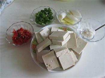 豆腐炖鱼的做法步骤3