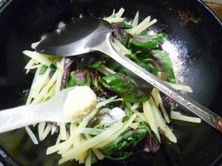 红苋菜炒土豆的做法步骤8