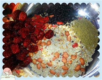 黑米红枣粥的做法步骤1