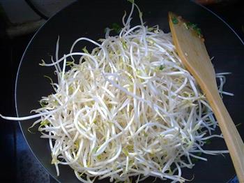 韭菜豆芽卷的做法图解5