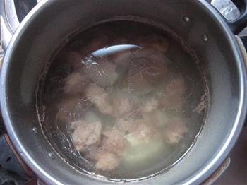 甜糯玉米排骨汤的做法步骤3
