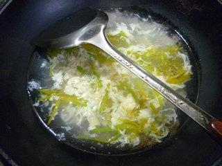 黄花菜羊尾笋蛋花汤的做法图解10