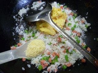 火腿肠梅豆鸡蛋炒饭的做法步骤10