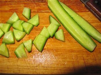 黄瓜拌午餐肉的做法步骤2