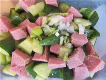 黄瓜拌午餐肉的做法步骤6