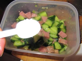 黄瓜拌午餐肉的做法步骤7