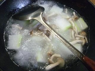 蟹味菇冬瓜汤的做法图解6
