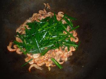 韭菜花炒河虾的做法步骤7