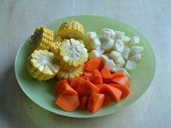 玉米大骨汤的做法步骤2