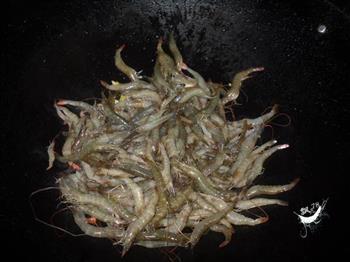紫苏炒河虾的做法步骤3