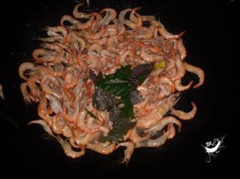紫苏炒河虾的做法步骤5